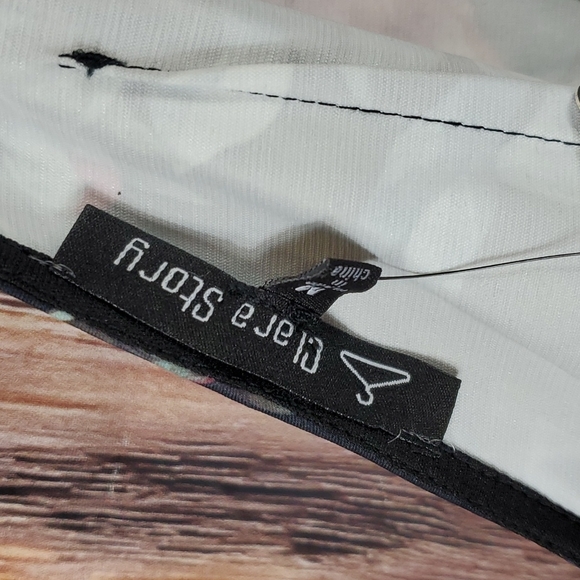 Clara Story Floral Romper - Picture 8 of 8